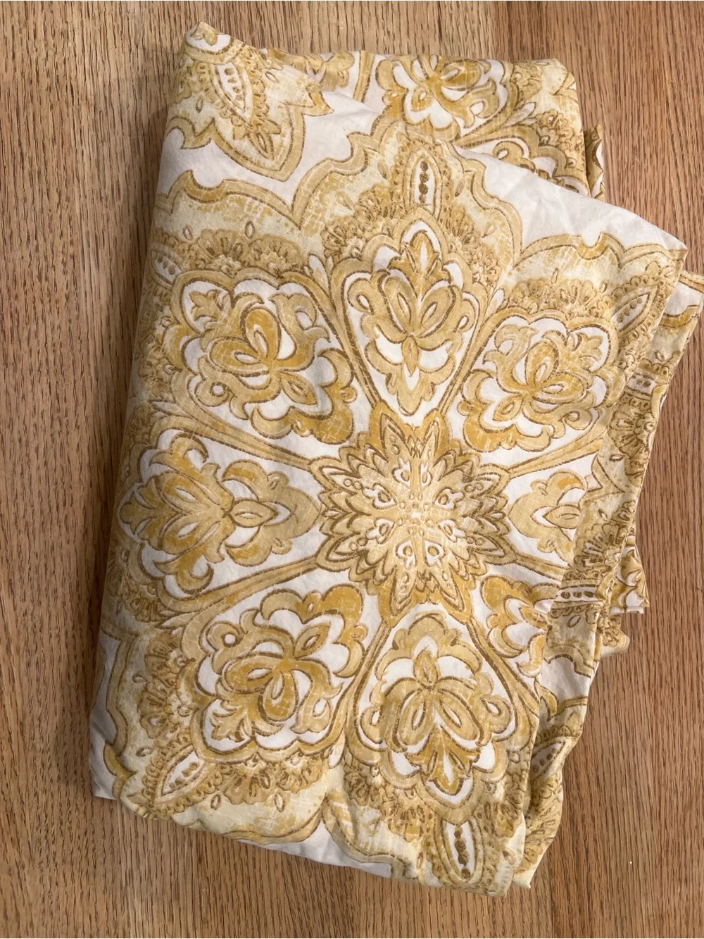 Pottery Barn Gold and White Medallion Duvet Cover - Queen Size